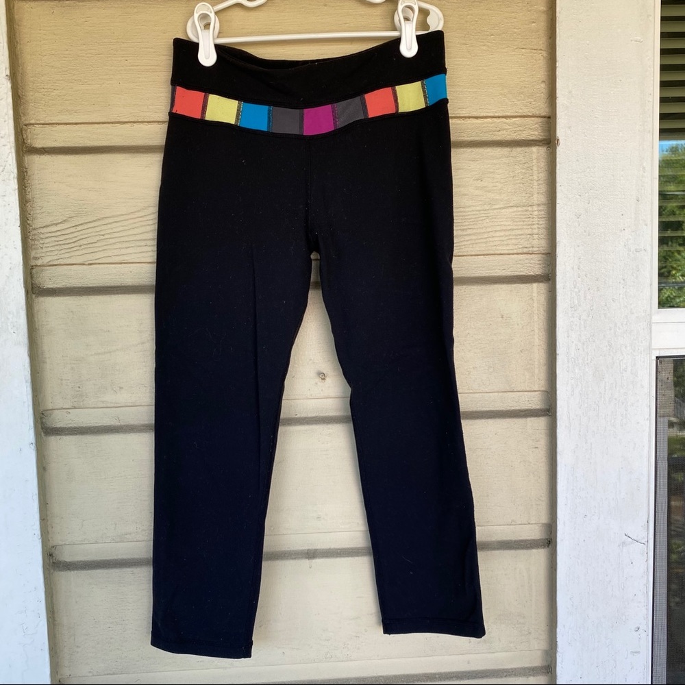 Black 3/4 leggings with rainbow band
Lululemon